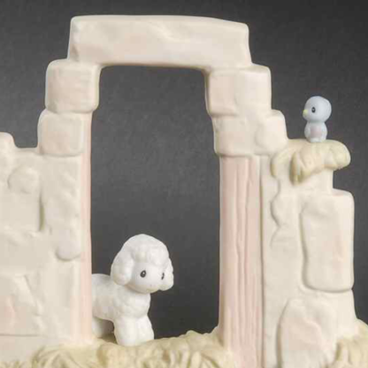 Porcelain figurine Wall featuring a lamb in a doorway