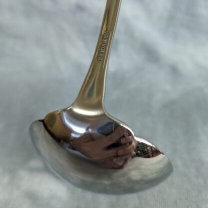 Oneida Solid Gravy Ladle, Chateau (Stainless, Glossy) close up back
